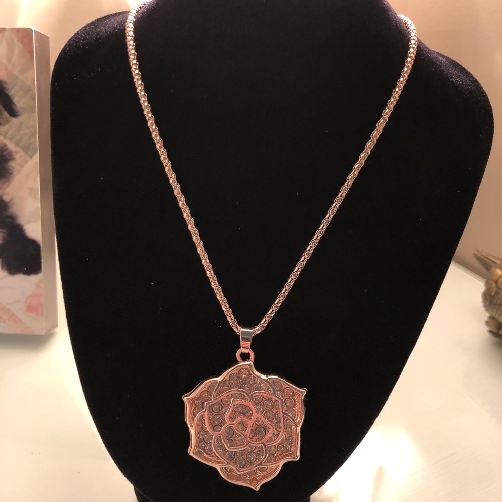 ✨3 for $10✨ Rose Gold Rose Pendant